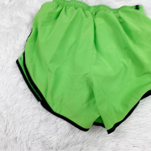 Nike training short in neon green - Picture 6 of 7